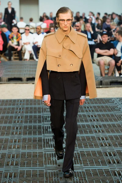 Look 4